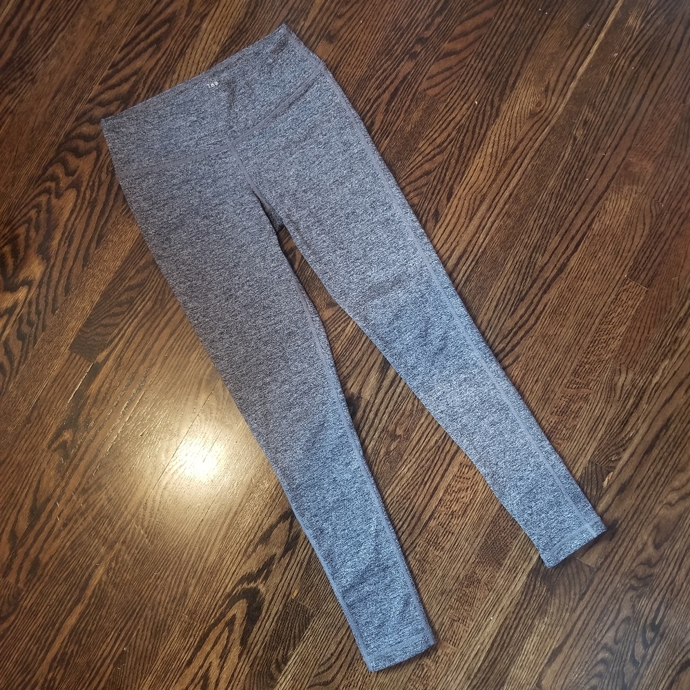 Grey Aritzia TNA leggings